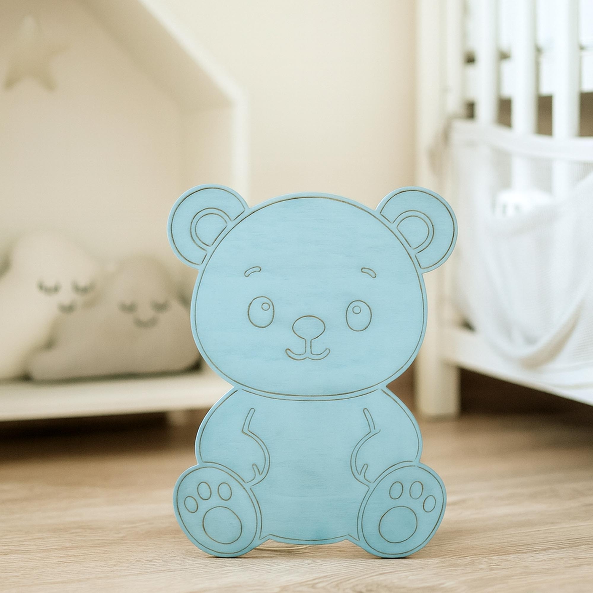 Puidust karu seinakaunistus lastetoas